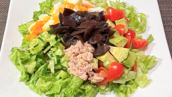 コリコリ食感が楽しい！きくらげ×アボガド×ツナのチョップドサラダ